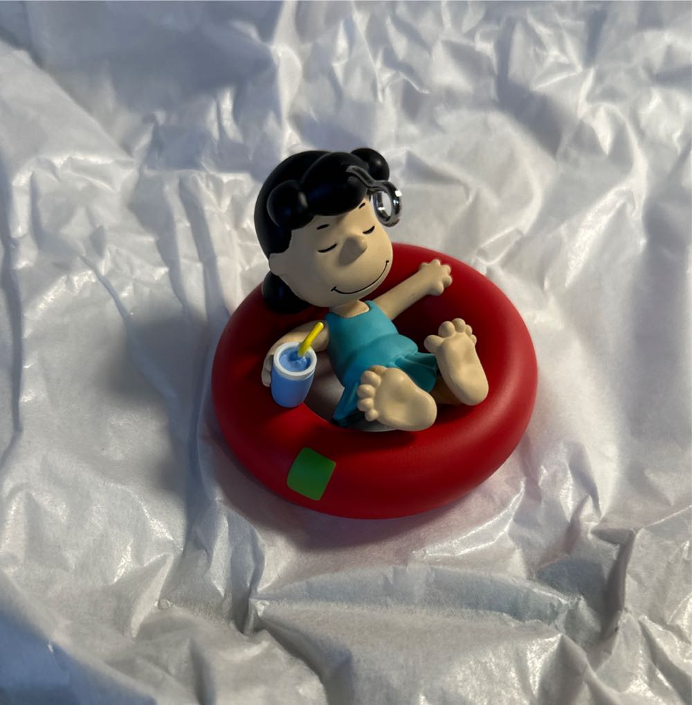 Laid-Back Lucy - The Peanuts Gang (Peanuts, Lucy) ornament collectible [Barcode 661127026184] - Main Image 3