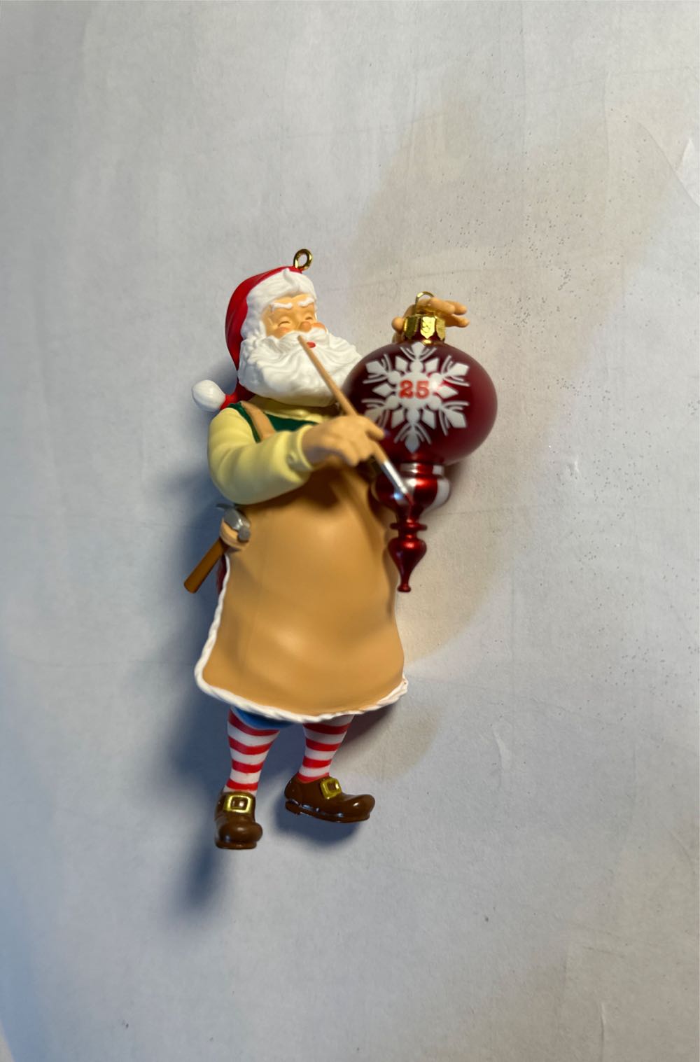 Toymaker Santa 25th Anniversary SE (2024) - Toymaker Santa (Santa) ornament collectible [Barcode 661127024081] - Main Image 3