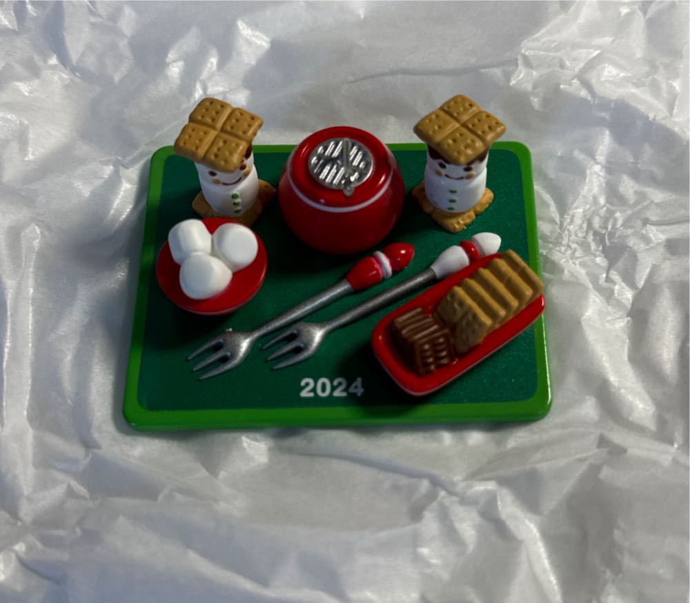 Season’s Treatings #16 - Season’s Treatings (Season’s Treatings) ornament collectible [Barcode 763795832996] - Main Image 3