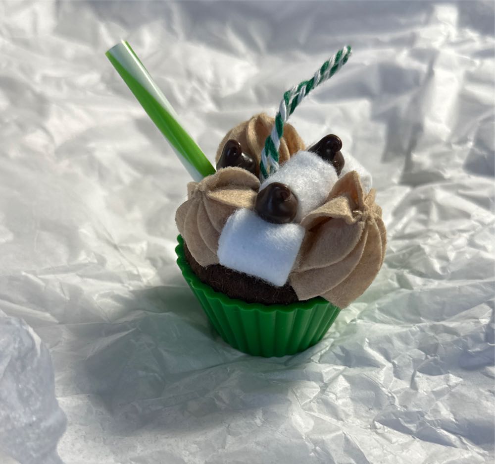 #15 Christmas Cupcake - Christmas Cupcakes (Cupcake) ornament collectible [Barcode 763795841547] - Main Image 3