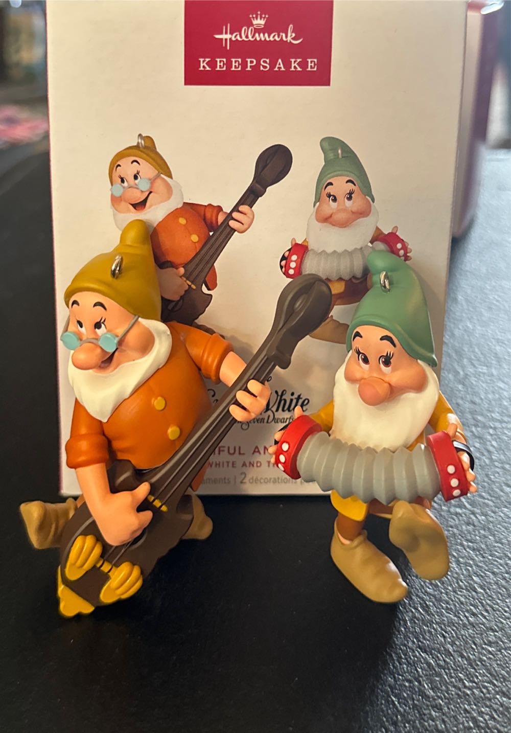 Bashful & Doc - Snow White & The Seven Dwarfs (Disney) ornament collectible [Barcode 661127020878] - Main Image 4