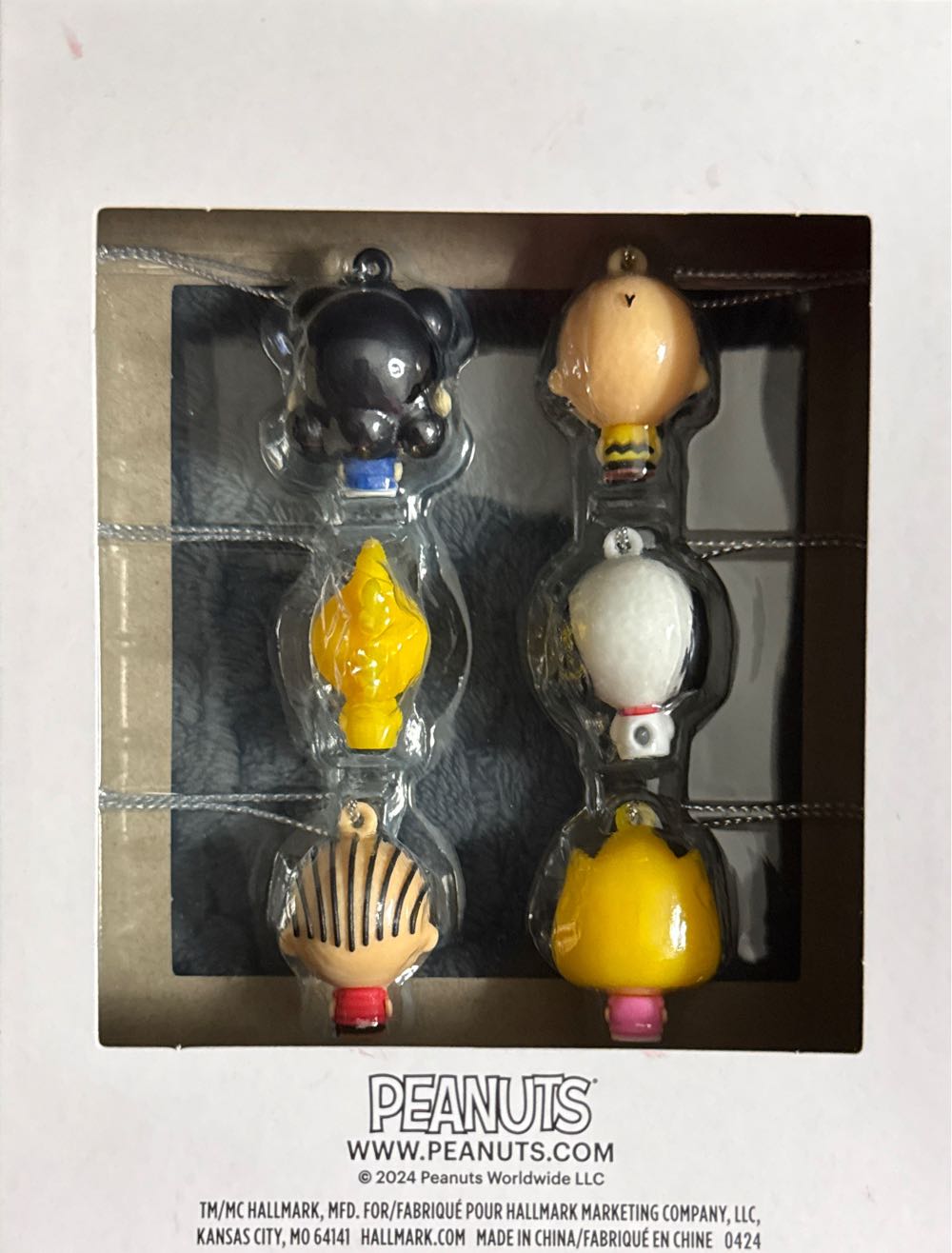 Peanuts - Peanuts Red Box (Peanuts) ornament collectible [Barcode 661127057799] - Main Image 2