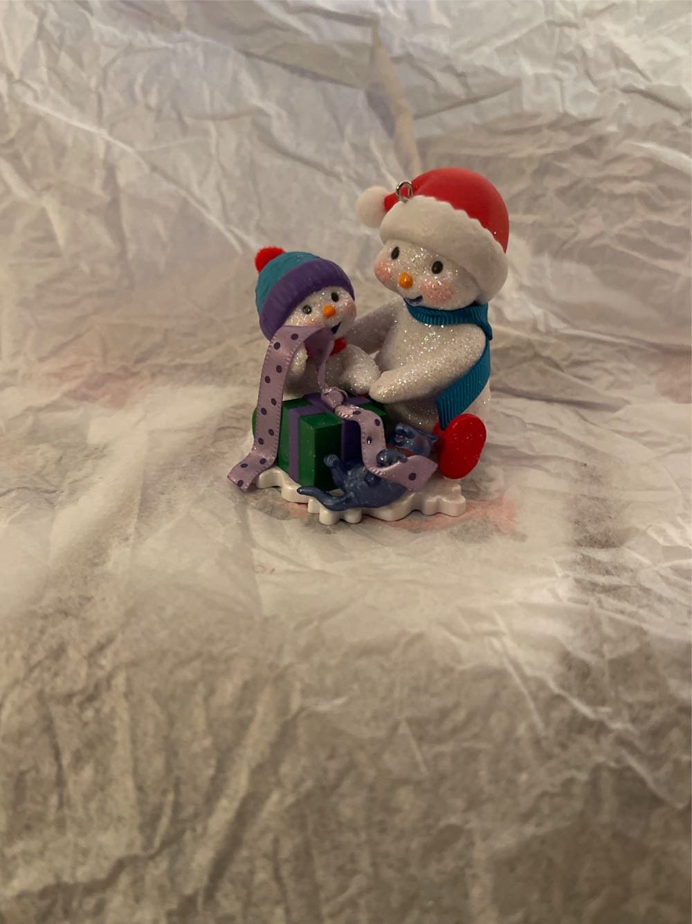 Making Memories #17 Wrapping Lesson (2024) - Making Memories (Snowman) ornament collectible [Barcode 763795841561] - Main Image 2