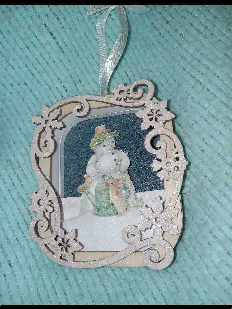 Winter Wonder 2024 - Natures Sketchbook (Nature’s Sketchbook) ornament collectible [Barcode 661127026429] - Main Image 2