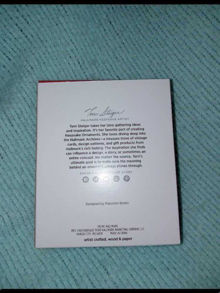 Winter Wonder 2024 - Natures Sketchbook (Nature’s Sketchbook) ornament collectible [Barcode 661127026429] - Main Image 3