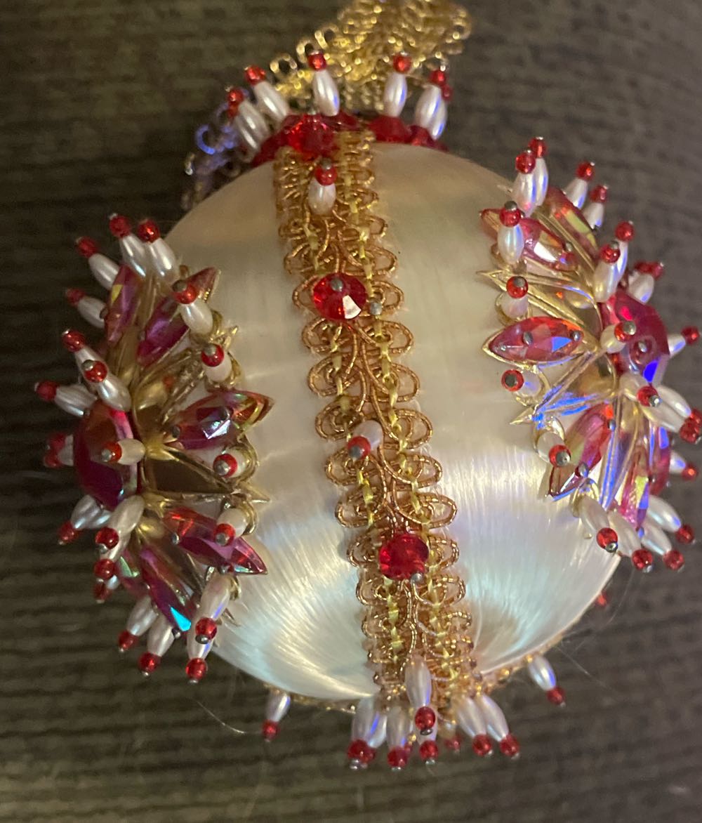 Bead & Sequin - Round - White, Red, Gold - Beads & Sequins (Round) ornament collectible - Main Image 2