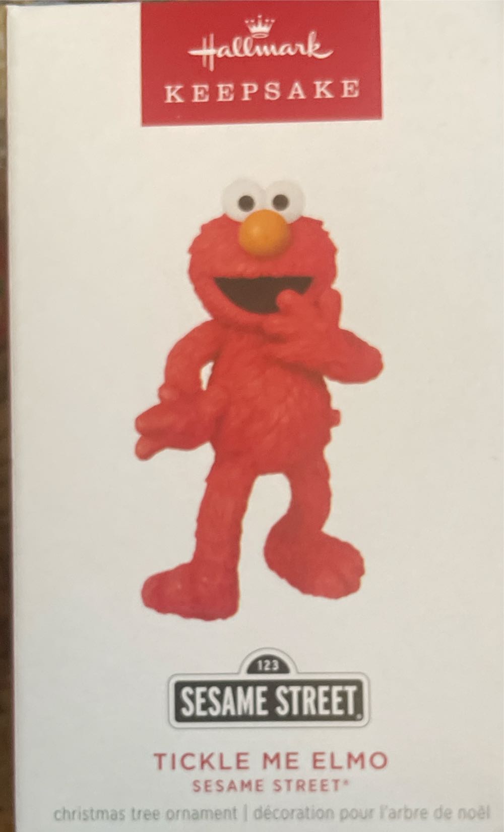 Sesame Street- Tickle Me Elmo - Sesame Street (MAGIC: Motion-Activated Sound) ornament collectible [Barcode 661127026283] - Main Image 2