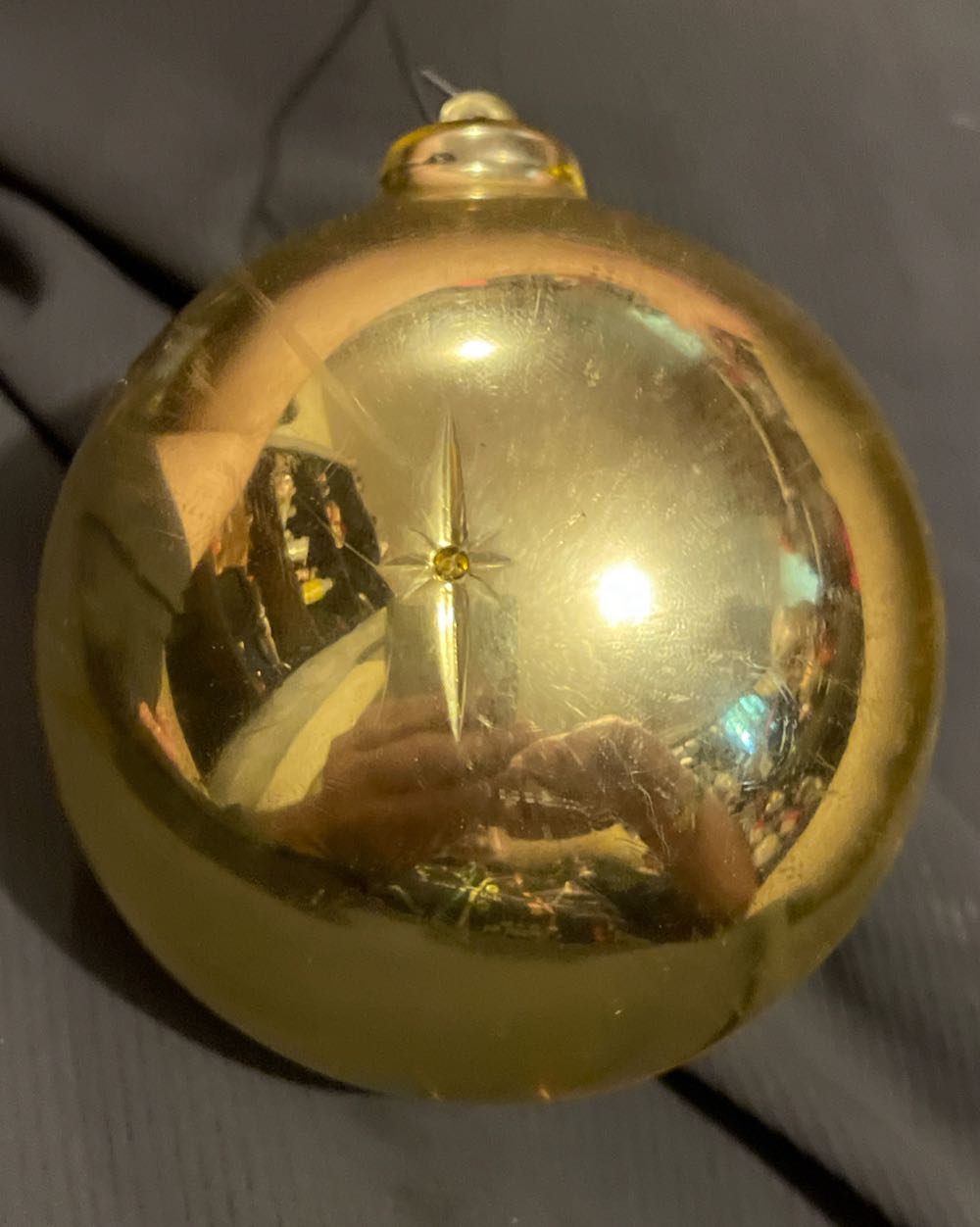 Jewelbrite - Round - White Poinsettia - Gold - Diorama (Round) ornament collectible - Main Image 2