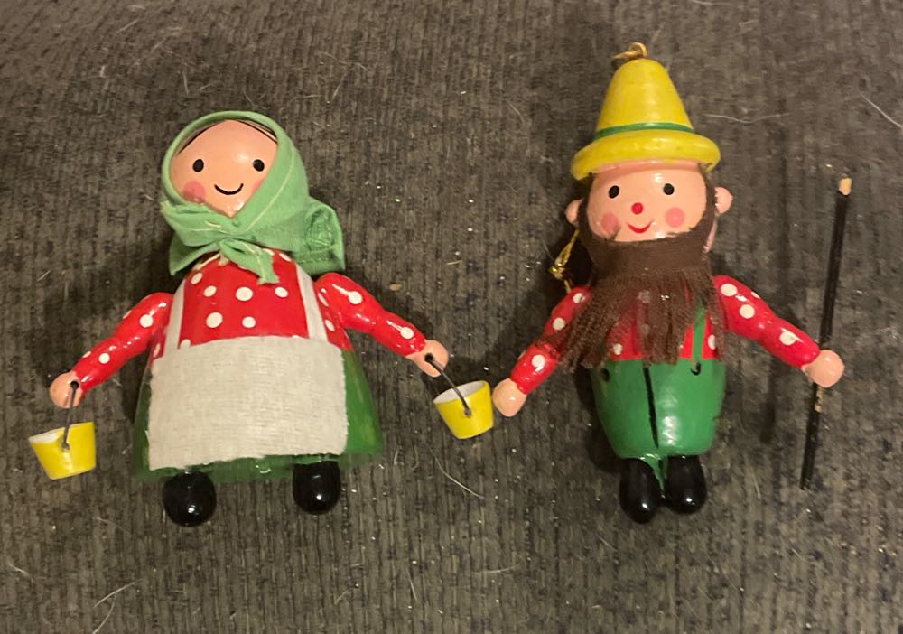 Kurt Adler - Farmer’s Wife - Farmer (Figural) ornament collectible - Main Image 3