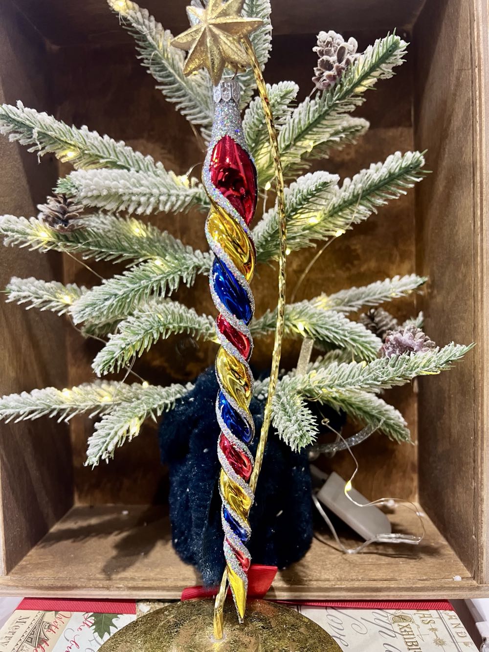 Icicles (4)  ornament collectible - Main Image 2