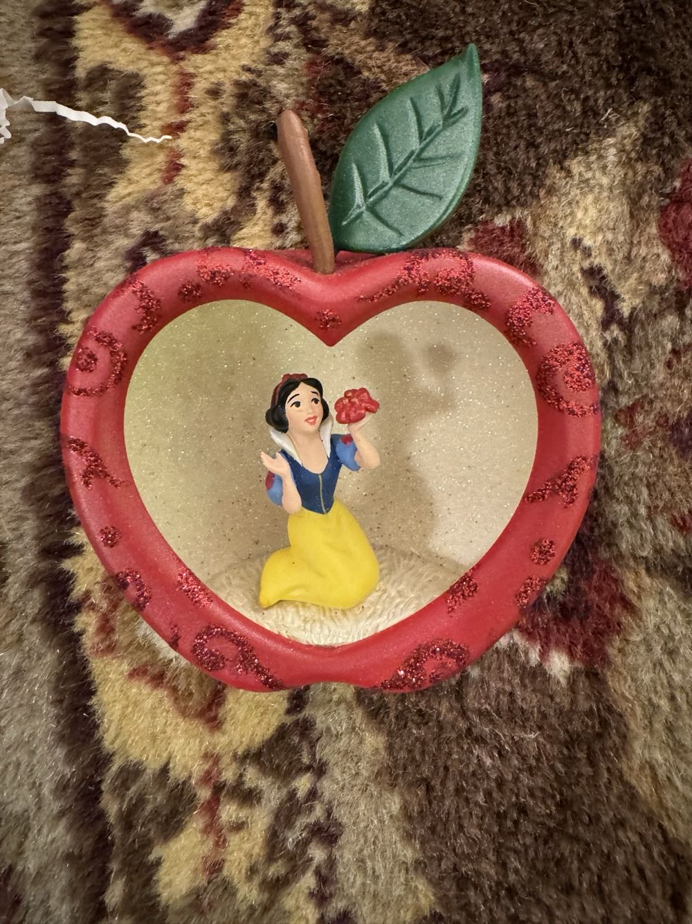 The Fairest Of Them All - Snow White And The Seven Dwarfs (Disney) ornament collectible [Barcode 795902087425] - Main Image 2