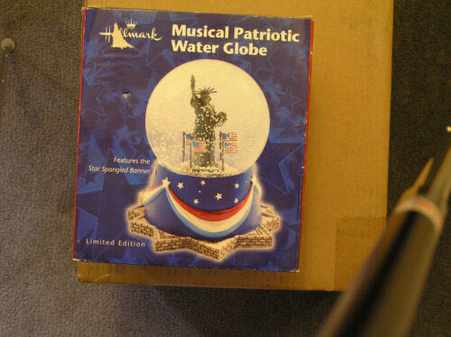 Disney Cast Member 2011 Family Holiday Collection