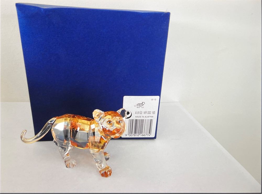 Tiger Cub Standing Swarovski 1016677  ornament collectible [Barcode 9007810166774] - Main Image 2