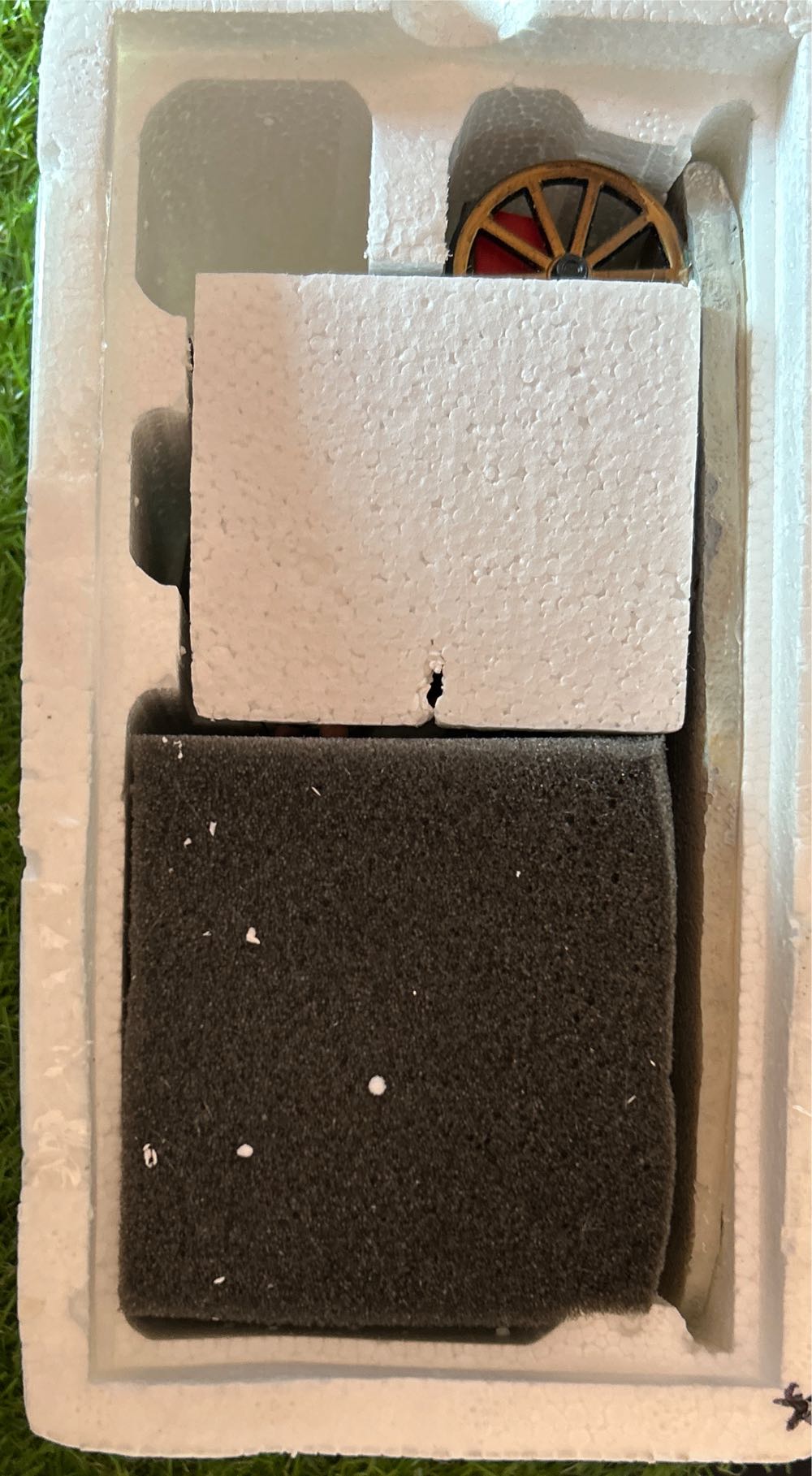 Fire Chief #03331A - Caddington (Accessories) ornament collectible [Barcode 728162033314] - Main Image 3