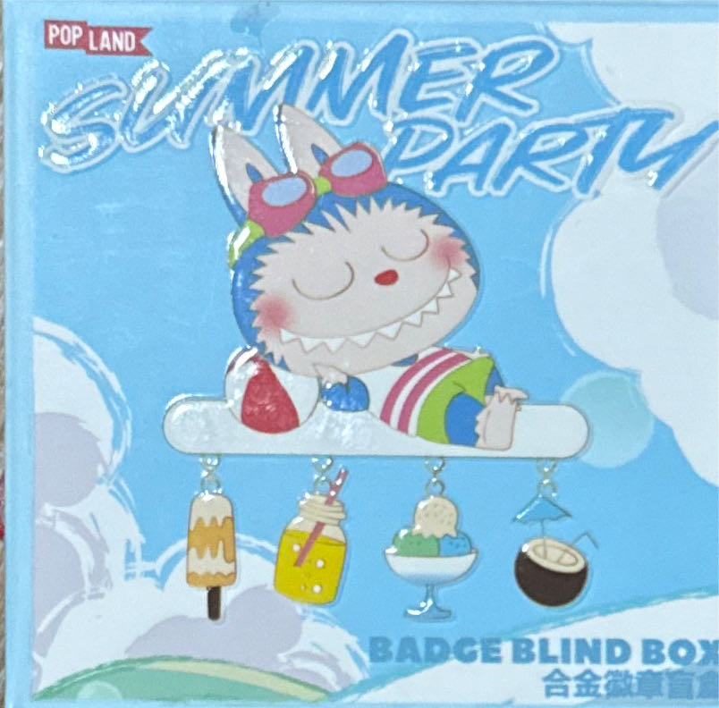 Dzieci Przy Drzewie Z Karmnikiem