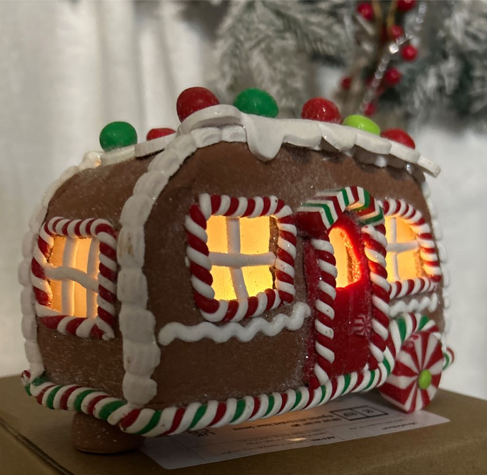 NL  Gingerbread Caravan - Sugar ‘N’ Spice (Lighted Accessory) ornament collectible - Main Image 2