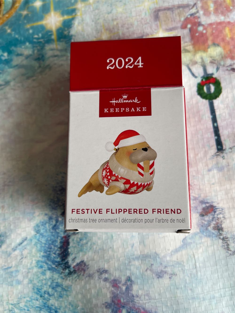 Miniature Festive Flippered Friend - Minatures (Miniature) ornament collectible [Barcode 661127003369] - Main Image 2
