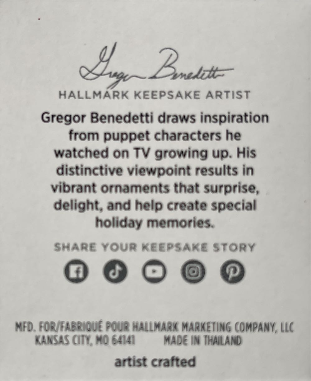 Miniature Festive Flippered Friend - Minatures (Miniature) ornament collectible [Barcode 661127003369] - Main Image 3