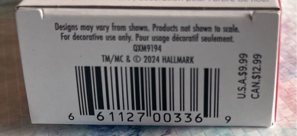 Miniature Festive Flippered Friend - Minatures (Miniature) ornament collectible [Barcode 661127003369] - Main Image 4