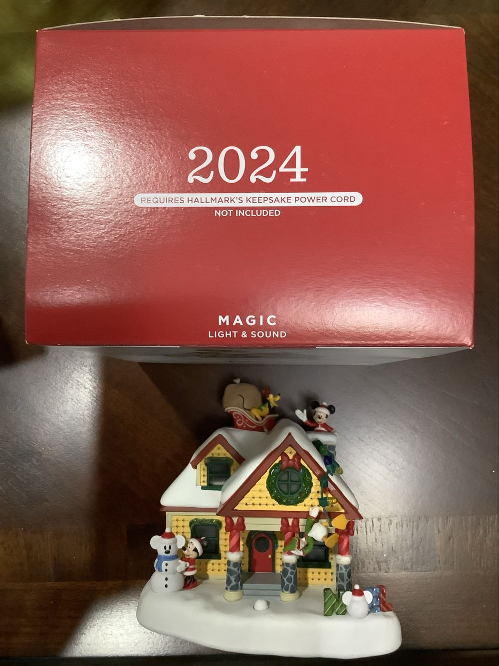 The Merriest House In Town - Mickey & Friends (Merriest Houses) ornament collectible [Barcode 661127025897] - Main Image 3