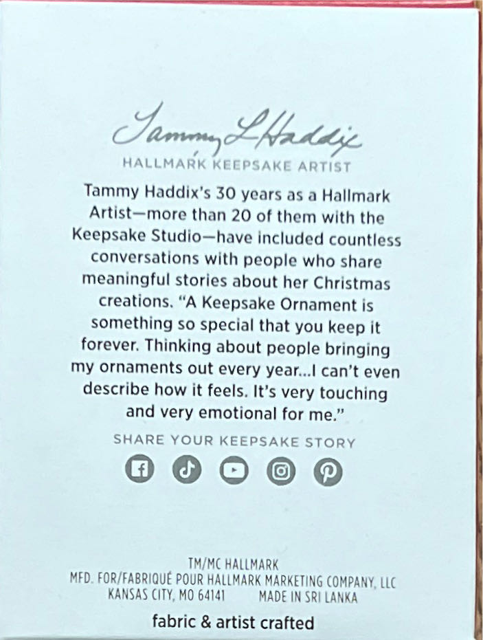 A Snuggly First Christmas - Winnie the Pooh (Winnie the Pooh) ornament collectible [Barcode 661127020656] - Main Image 2