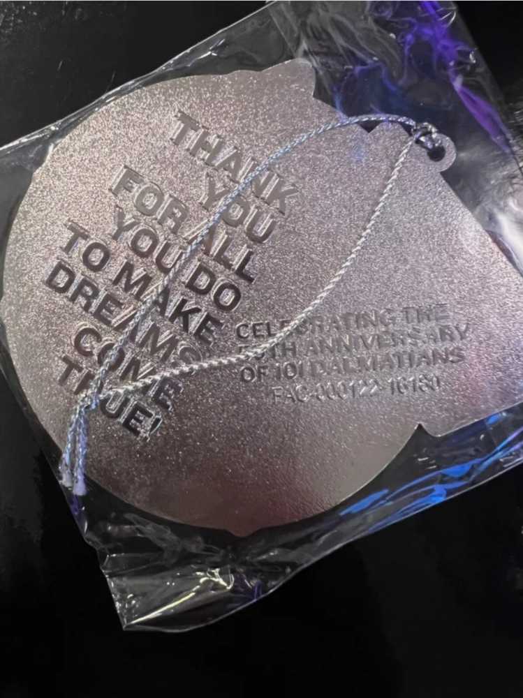 Disney Cast Member 2016 Family Holiday Collection - Disney Family Holiday Celebration (101 Dalmatians) ornament collectible - Main Image 2