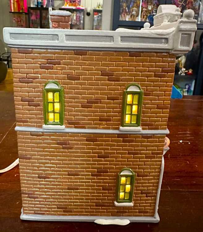 Dept. 56 - The Village Police Station #5485-3 1995 - Original  Snow Village (Police Station) ornament collectible - Main Image 4