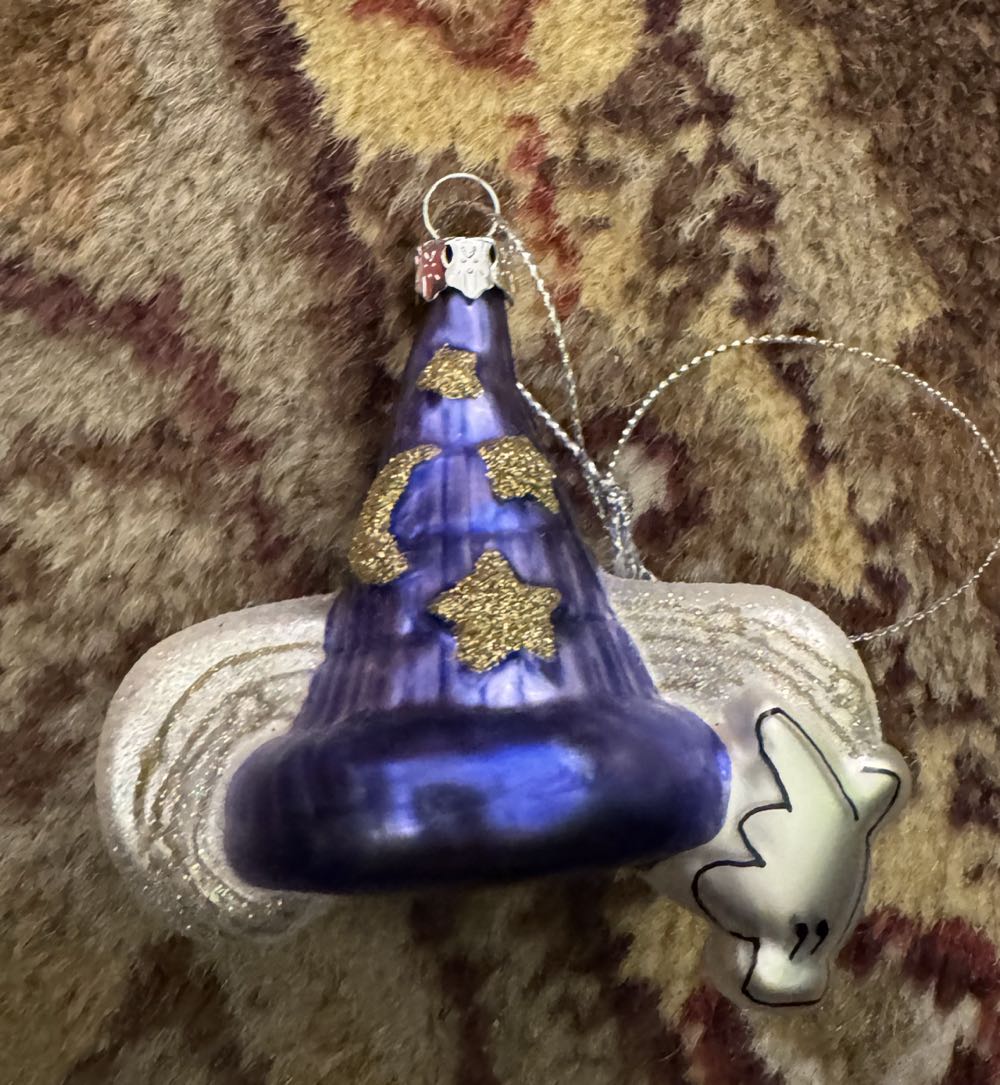 Yarn Triangle With Bird And Seed