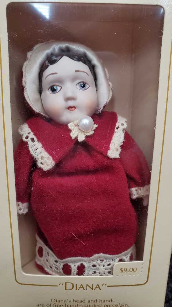 "Diana”  ornament collectible - Main Image 3