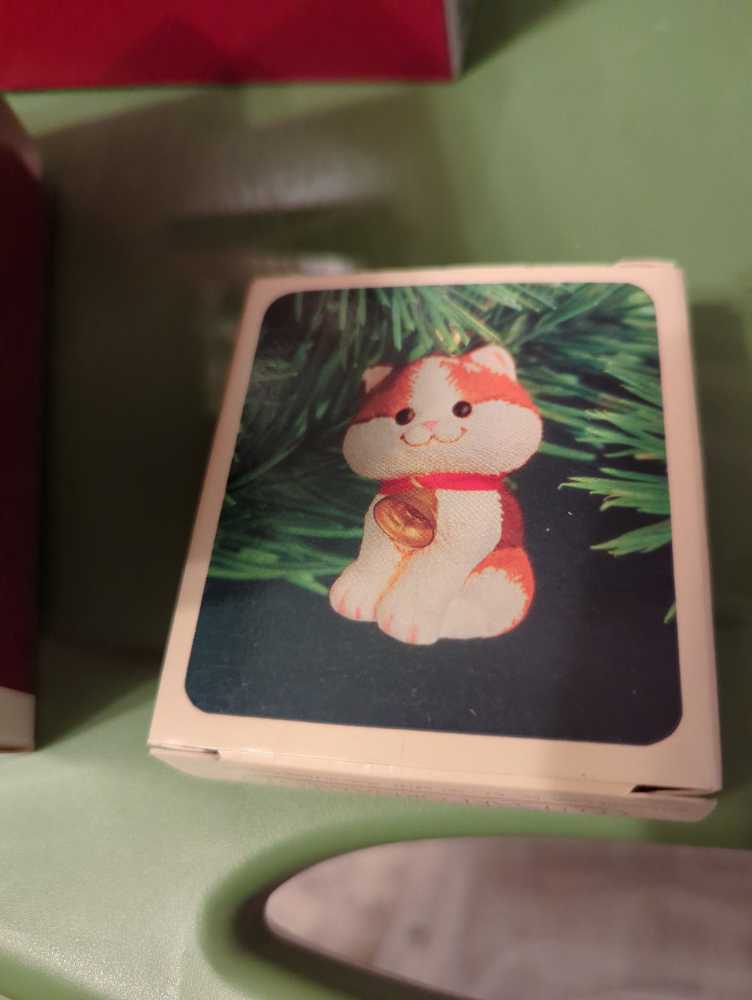 Bronner’s - Round - Silver - Holly