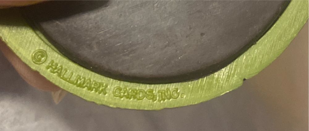 Vintage Hallmark Merry Christmas Magnet  - Vintage Christmas (Merry Christmas) ornament collectible - Main Image 3