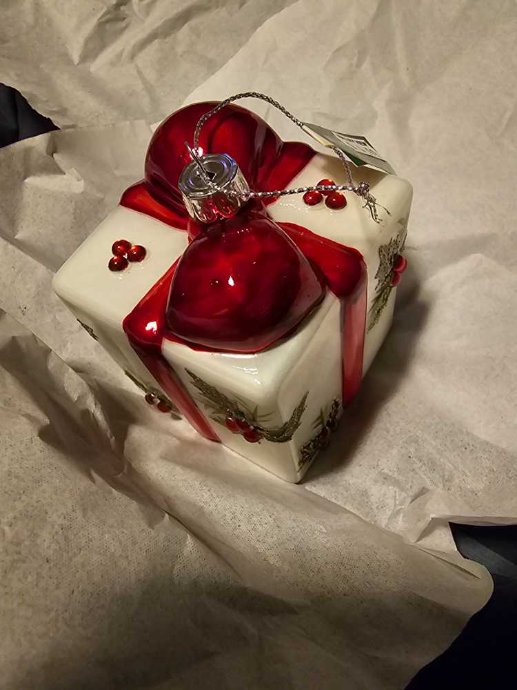 Holly Decorated Present - Holly & Berry (Botanical) ornament collectible [Barcode 086131825767] - Main Image 2