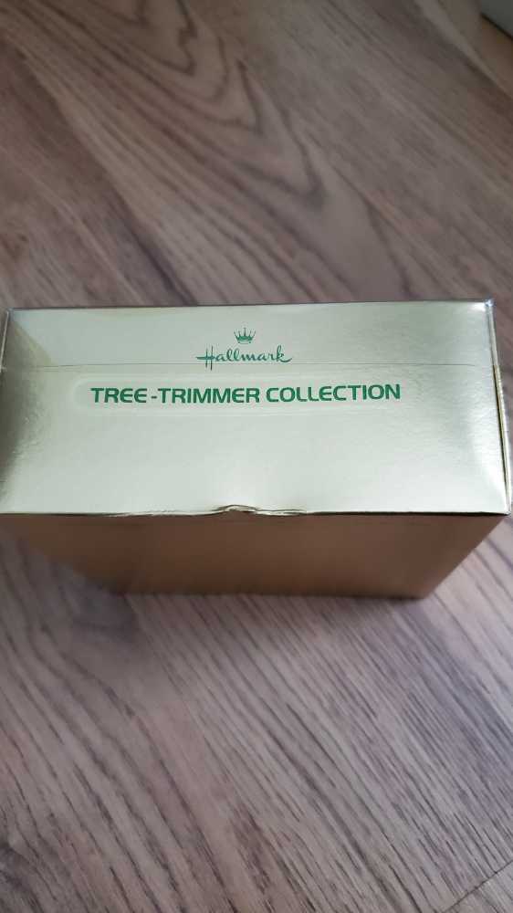 New Skates - Tree-trimmer Collection ornament collectible - Main Image 3
