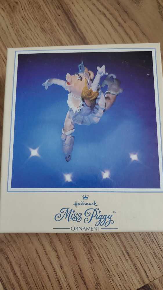 Miss Piggy  ornament collectible - Main Image 2