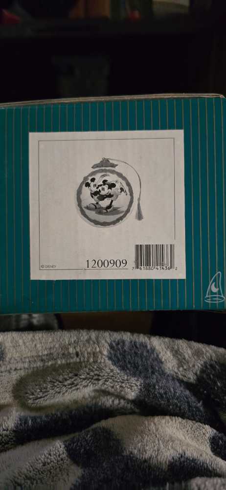 On Ice Ornament Collectible Figurine  ornament collectible [Barcode 761880414362] - Main Image 2