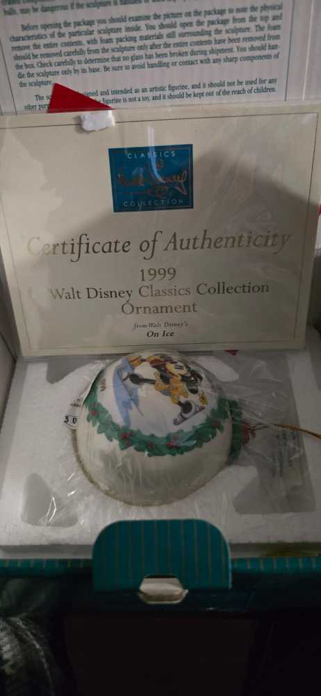 On Ice Ornament Collectible Figurine  ornament collectible [Barcode 761880414362] - Main Image 3