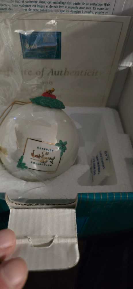 On Ice Ornament Collectible Figurine  ornament collectible [Barcode 761880414362] - Main Image 4