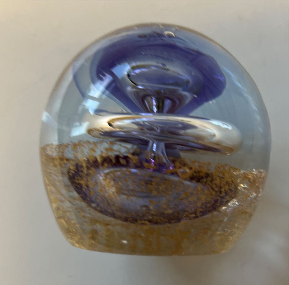 Paperweight  (Abstract) ornament collectible - Main Image 2