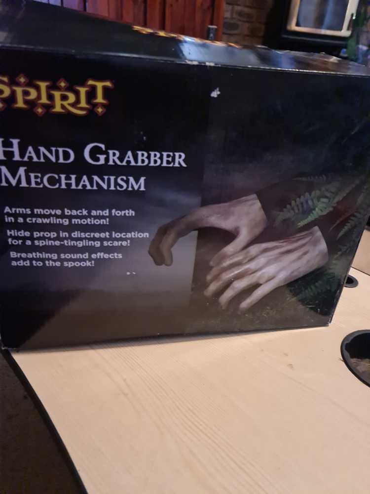 Dept 56 Peanuts We’ll Be Home For Christmas Hanging Sign