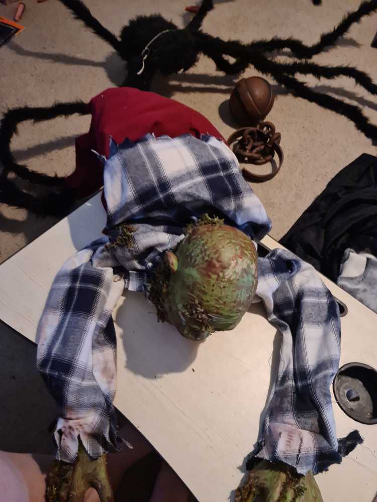 Zombie - Animatronic Crawler  ornament collectible - Main Image 2