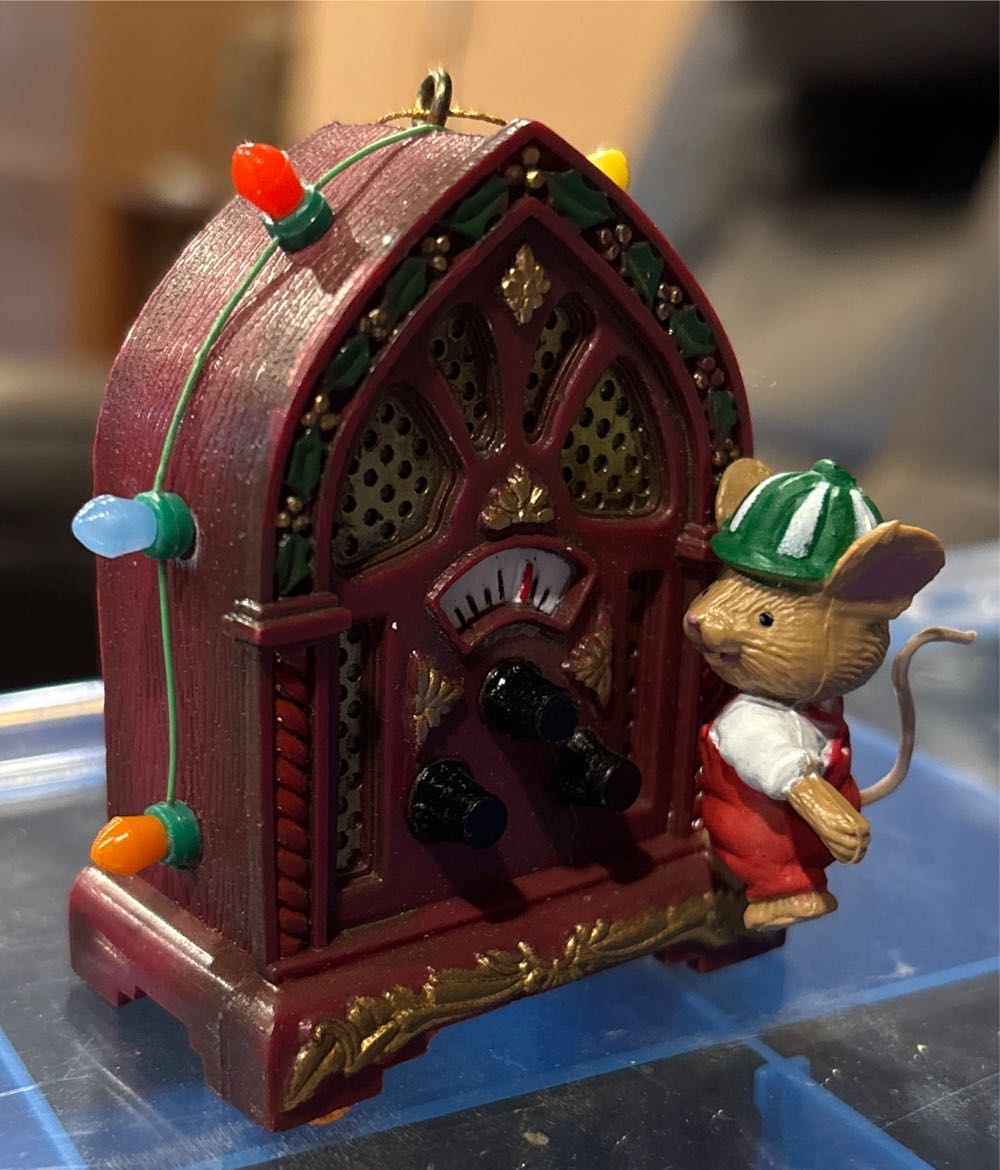 Mouse With Vintage Music Player - Animals (Vintage Tools) ornament collectible - Main Image 2