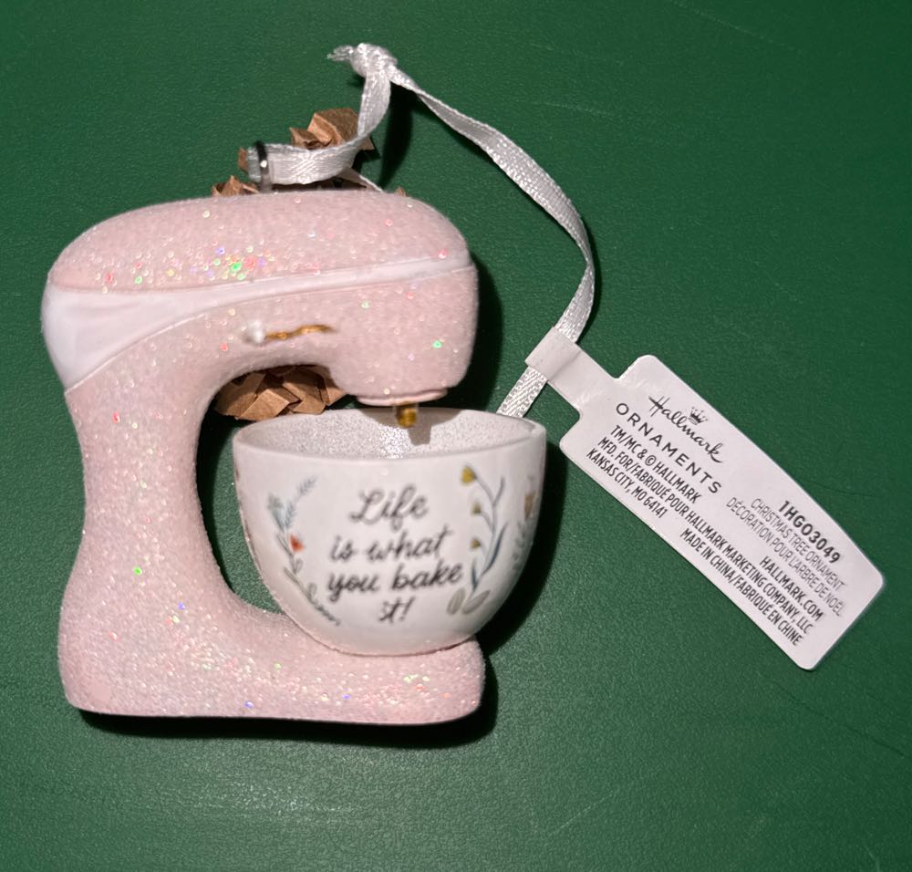 Life Is What You Bake It Pink Stand Mixer - Hallmark Ornament (Kitchen, Food) ornament collectible [Barcode 726528497312] - Main Image 4