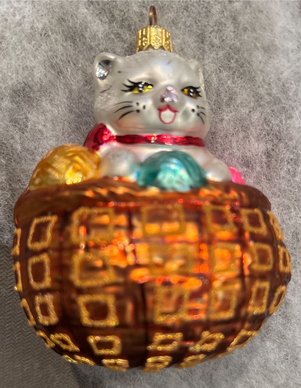 White Glitter Ball With Silver Glitter Swirls