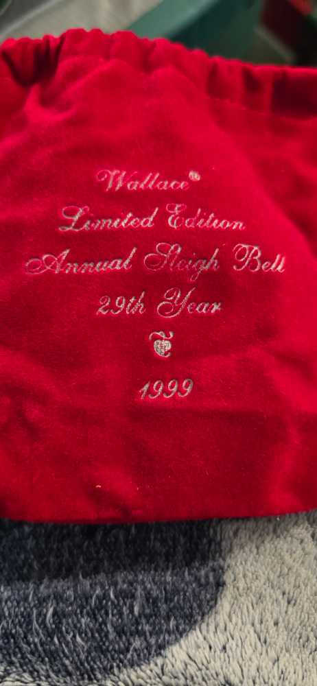 Wallace Silversmiths Silver Plated Sleigh Bell Christmas Box With Trees Holly Plate  ornament collectible [Barcode 011477842994] - Main Image 2