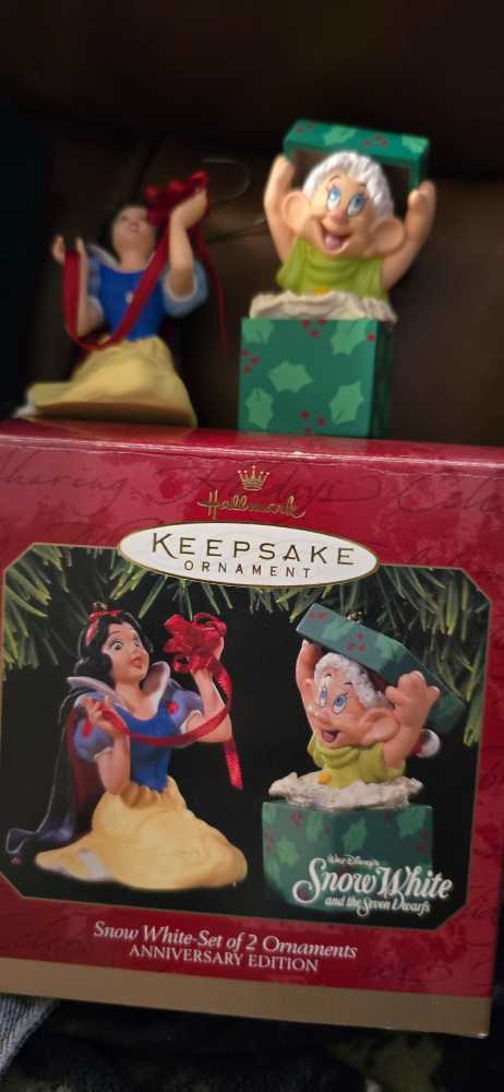 Snow White Set Of 2 Ornaments - Disney Snow White and the Seven Dwarfs (Disney) ornament collectible [Barcode 105600000181] - Main Image 2