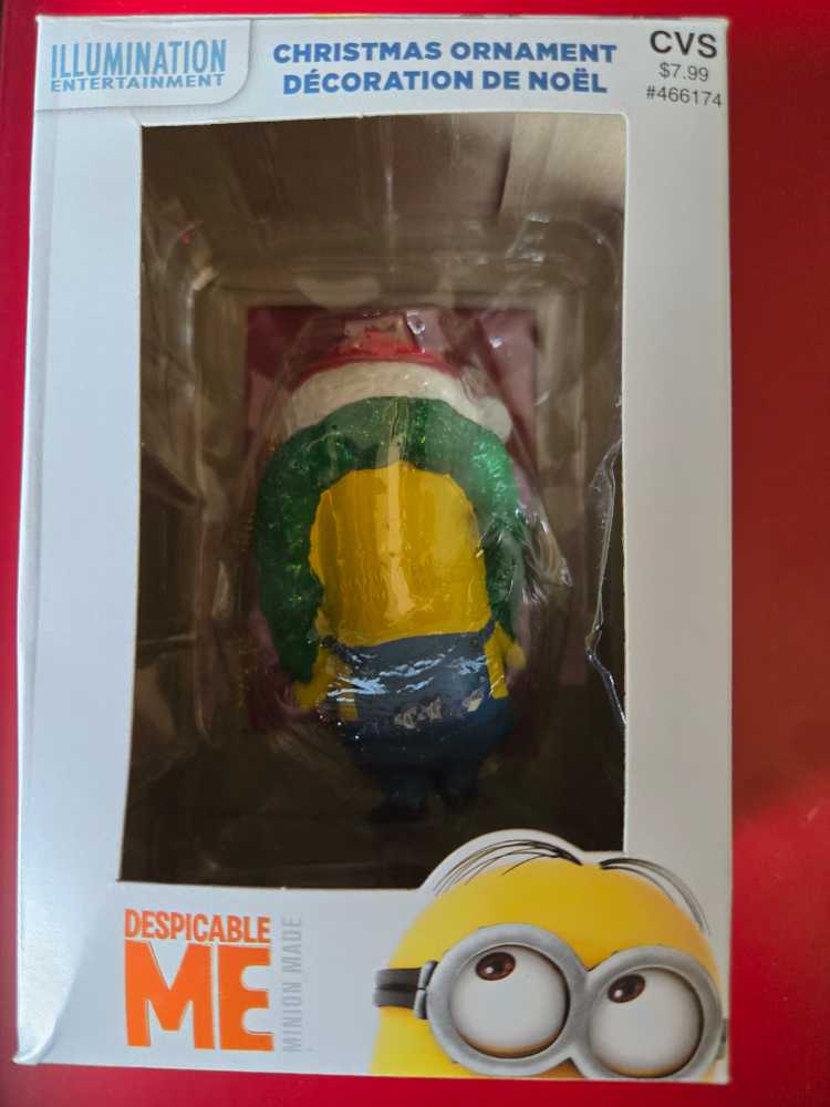Despicable Me - Minion with Wreath - Despicable Me ornament collectible - Main Image 2