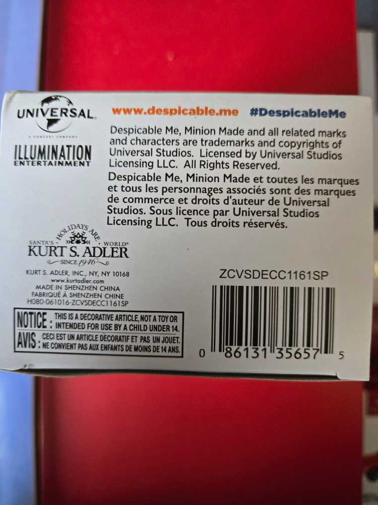 Despicable Me - Minion with Wreath - Despicable Me ornament collectible - Main Image 4