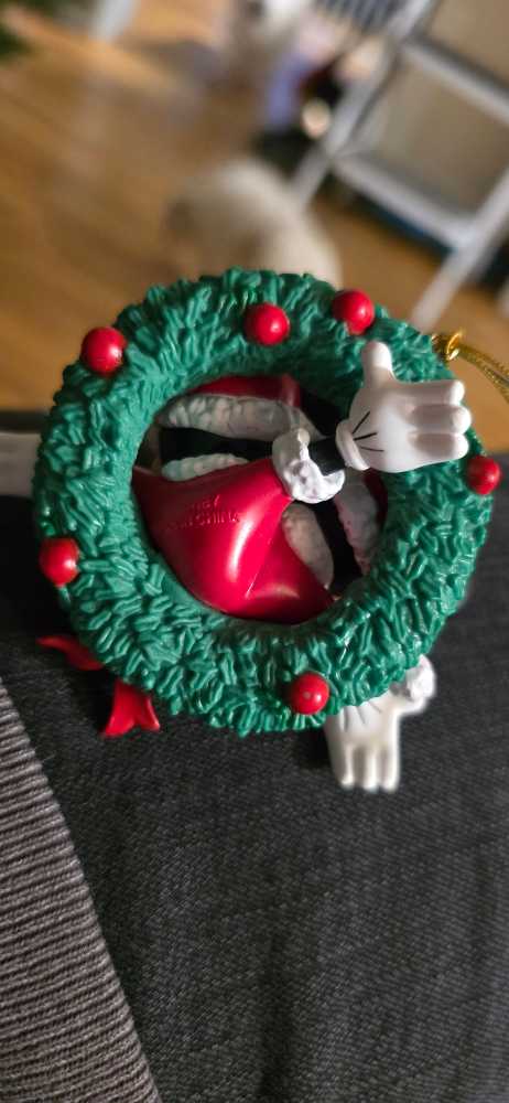 Mickey Minnie Wreath   ornament collectible - Main Image 2