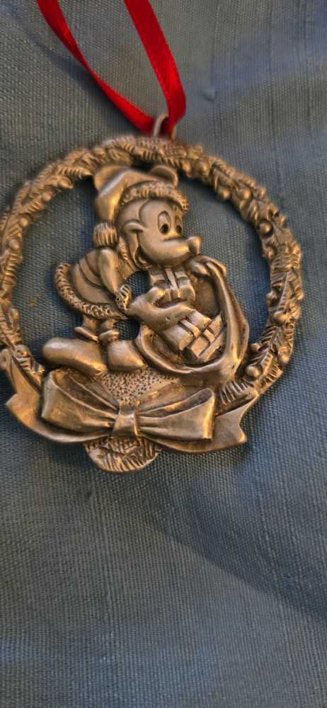 Disney Company Hudson Mickey Present   ornament collectible - Main Image 3
