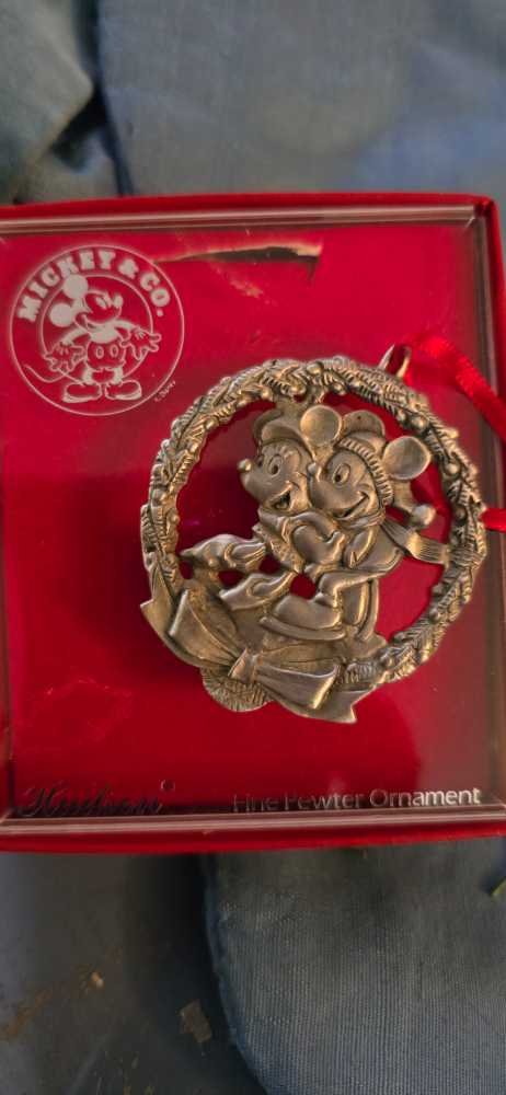 MICKEY CO HUDSON MICKEY MINNIE SKATING   ornament collectible - Main Image 2